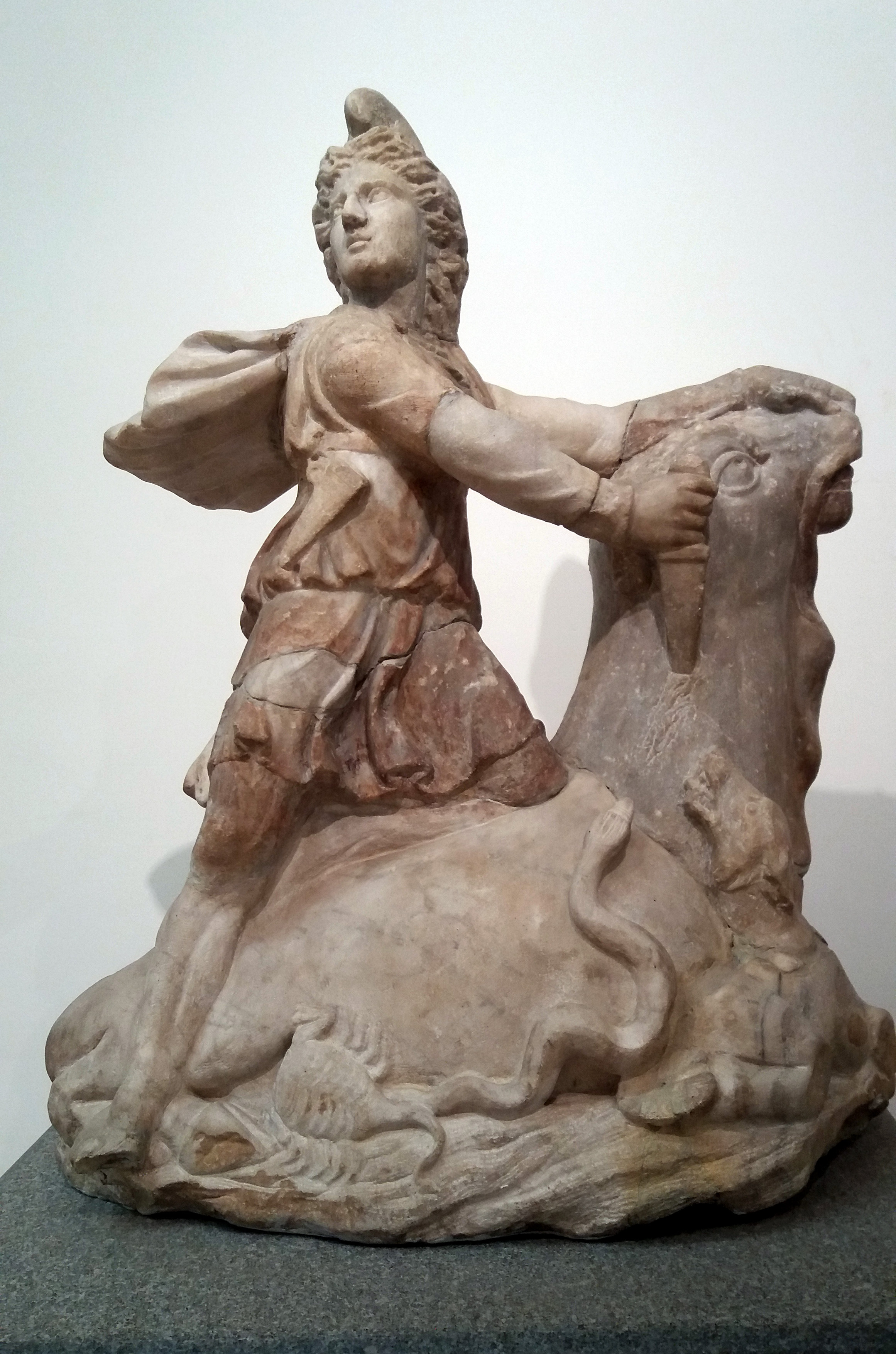 Foto 6: Mithrast kujutav skulptuur Castra Peregrinorumi mithraeum’ist (Rooma), Rooma Rahvusmuuseum (foto: Jaan Lahe).