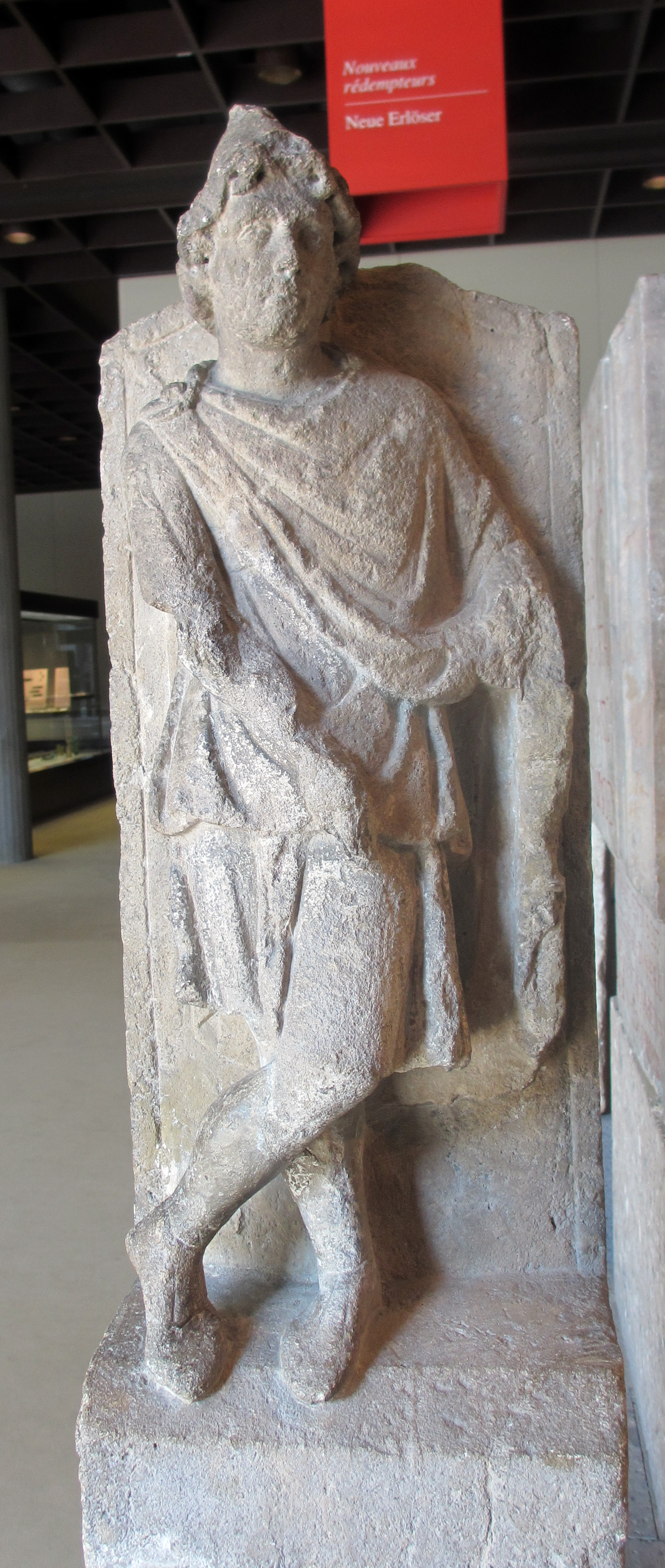 Foto 8: Ühte Mithrase kahest kaaslasest kujutav skulptuur Kölnist. Römisch-Germanisches Museum (foto: Jaan Lahe).