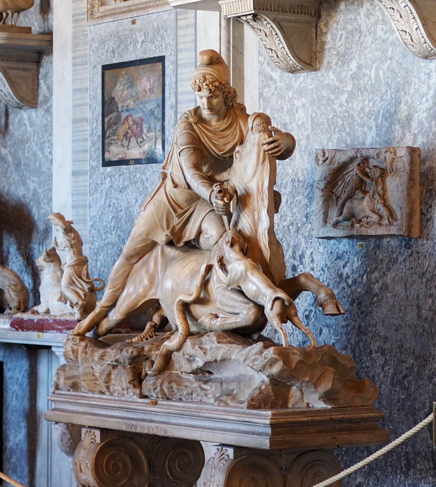 1. foto: Mithrase skulptuur Vatikani muuseumidest (foto: Ursula Vent)