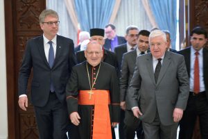 Vasakult: KMN-i peasektretär õp dr Olav Fykse Tveit, and Patriarch Louis Rafael Sako, president of the synod of the Chaldean Catholic Church, walk out of a meeting with Iraqi President Fuad Masum (right) in Baghdad, Iraq, on January 21, 2017.