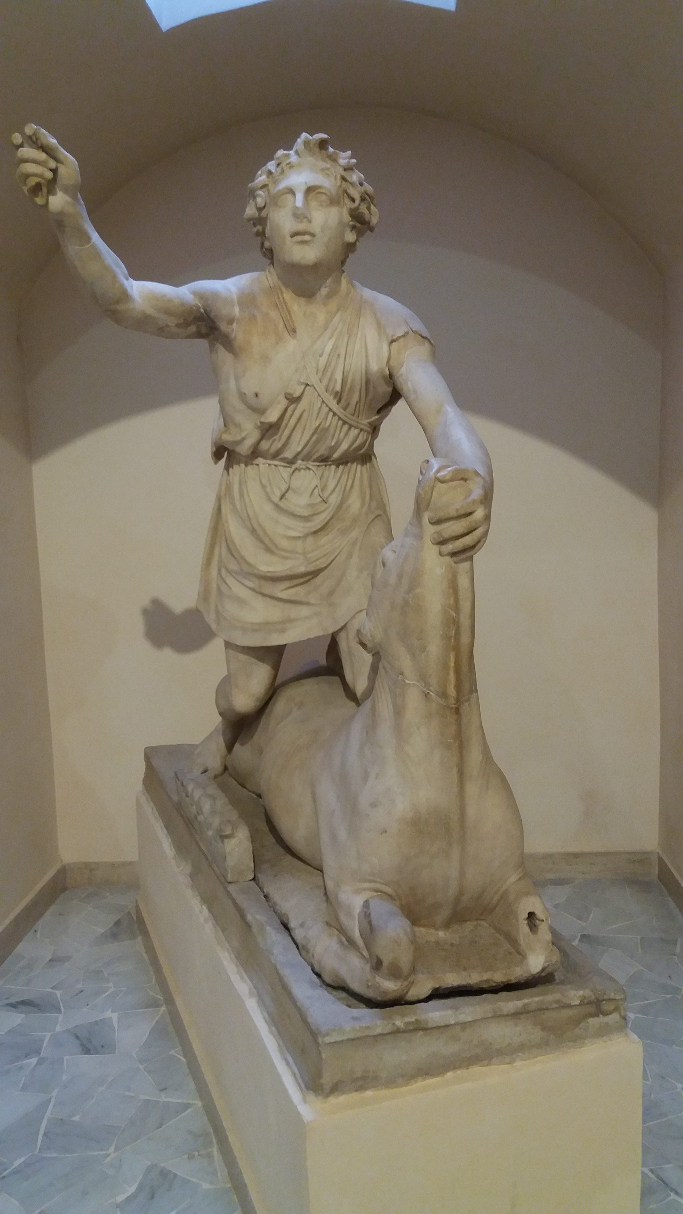 Foto 2: Mithrase skulptuur Ostia muuseumist (foto: Jaan Lahe)